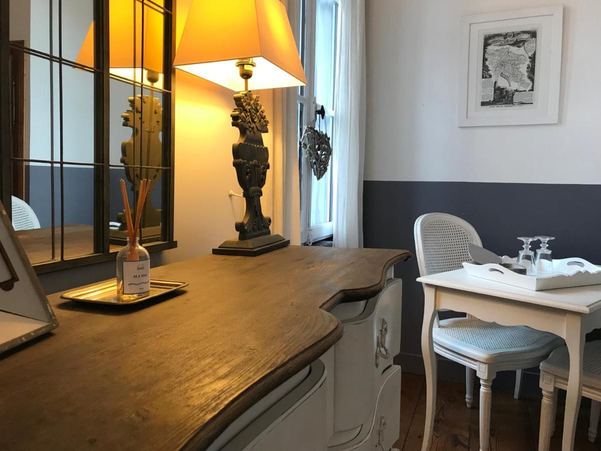 Vue Sur Cour Bed & Breakfast La Rochelle  Exterior photo